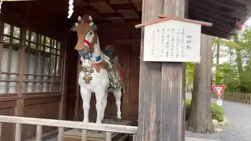 穂高神社本宮の像