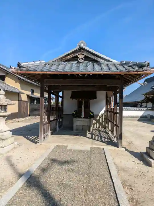 市殿神社の{uncategorized: "未分類", other: "その他", undefined: "問題あり", building: "その他建物", grave: "お墓", sacred_gate: "鳥居", guardian: "狛犬", statue: "像", buddha: "仏像", history: "歴史", nature: "自然", garden: "庭園", animal: "動物", pagoda: "塔", temizu: "手水舎", mountain_gate: "山門・神門", sanctuary: "本殿・本堂", subordinate: "末社・摂社", art: "芸術", scenery: "景色", jizo: "地蔵", ema: "絵馬", goshuin: "御朱印", omikuji: "おみくじ", items: "授与品その他", amulet: "お守り", goshuincho: "御朱印帳", eats: "食事", festival: "お祭り", votive_dance: "神楽", shichigosan: "七五三参", wedding: "結婚式", experience: "体験その他", initially: "初詣", around: "周辺", anti_infection: "感染症対策"}