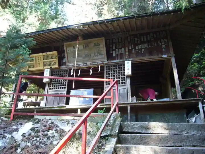 名草厳島神社の本殿・本堂