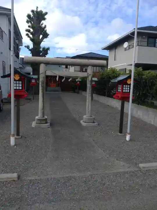小松原稲荷神社の{uncategorized: "未分類", other: "その他", undefined: "問題あり", building: "その他建物", grave: "お墓", sacred_gate: "鳥居", guardian: "狛犬", statue: "像", buddha: "仏像", history: "歴史", nature: "自然", garden: "庭園", animal: "動物", pagoda: "塔", temizu: "手水舎", mountain_gate: "山門・神門", sanctuary: "本殿・本堂", subordinate: "末社・摂社", art: "芸術", scenery: "景色", jizo: "地蔵", ema: "絵馬", goshuin: "御朱印", omikuji: "おみくじ", items: "授与品その他", amulet: "お守り", goshuincho: "御朱印帳", eats: "食事", festival: "お祭り", votive_dance: "神楽", shichigosan: "七五三参", wedding: "結婚式", experience: "体験その他", initially: "初詣", around: "周辺", anti_infection: "感染症対策"}