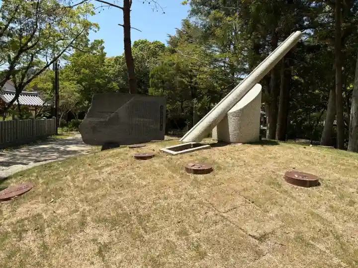伊弉諾神宮の{uncategorized: "未分類", other: "その他", undefined: "問題あり", building: "その他建物", grave: "お墓", sacred_gate: "鳥居", guardian: "狛犬", statue: "像", buddha: "仏像", history: "歴史", nature: "自然", garden: "庭園", animal: "動物", pagoda: "塔", temizu: "手水舎", mountain_gate: "山門・神門", sanctuary: "本殿・本堂", subordinate: "末社・摂社", art: "芸術", scenery: "景色", jizo: "地蔵", ema: "絵馬", goshuin: "御朱印", omikuji: "おみくじ", items: "授与品その他", amulet: "お守り", goshuincho: "御朱印帳", eats: "食事", festival: "お祭り", votive_dance: "神楽", shichigosan: "七五三参", wedding: "結婚式", experience: "体験その他", initially: "初詣", around: "周辺", anti_infection: "感染症対策"}