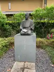 松陰神社の像