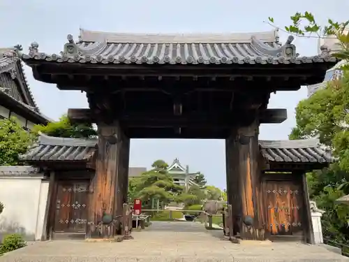 月照寺の山門