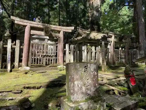 高野山金剛峯寺奥の院の鳥居