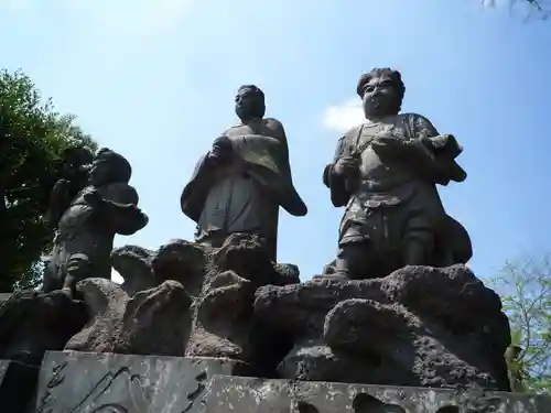 白山神社の像