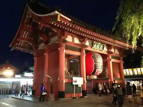 浅草寺の山門・神門