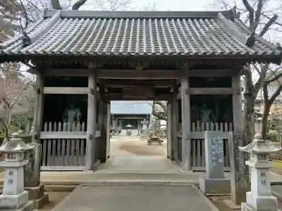 長竜寺の{uncategorized: "未分類", other: "その他", undefined: "問題あり", building: "その他建物", grave: "お墓", sacred_gate: "鳥居", guardian: "狛犬", statue: "像", buddha: "仏像", history: "歴史", nature: "自然", garden: "庭園", animal: "動物", pagoda: "塔", temizu: "手水舎", mountain_gate: "山門・神門", sanctuary: "本殿・本堂", subordinate: "末社・摂社", art: "芸術", scenery: "景色", jizo: "地蔵", ema: "絵馬", goshuin: "御朱印", omikuji: "おみくじ", items: "授与品その他", amulet: "お守り", goshuincho: "御朱印帳", eats: "食事", festival: "お祭り", votive_dance: "神楽", shichigosan: "七五三参", wedding: "結婚式", experience: "体験その他", initially: "初詣", around: "周辺", anti_infection: "感染症対策"}