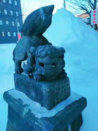 北海道神宮頓宮の狛犬