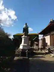 玉蓮寺の像