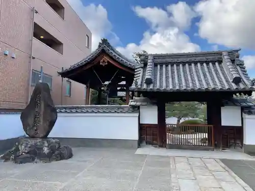 無学寺の山門