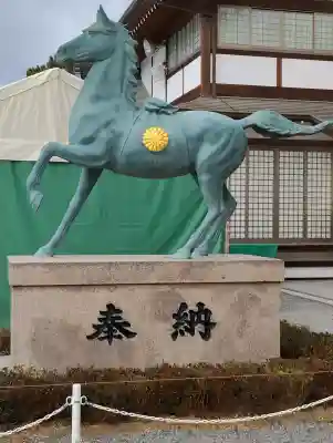 廣島護國神社の{uncategorized: "未分類", other: "その他", undefined: "問題あり", building: "その他建物", grave: "お墓", sacred_gate: "鳥居", guardian: "狛犬", statue: "像", buddha: "仏像", history: "歴史", nature: "自然", garden: "庭園", animal: "動物", pagoda: "塔", temizu: "手水舎", mountain_gate: "山門・神門", sanctuary: "本殿・本堂", subordinate: "末社・摂社", art: "芸術", scenery: "景色", jizo: "地蔵", ema: "絵馬", goshuin: "御朱印", omikuji: "おみくじ", items: "授与品その他", amulet: "お守り", goshuincho: "御朱印帳", eats: "食事", festival: "お祭り", votive_dance: "神楽", shichigosan: "七五三参", wedding: "結婚式", experience: "体験その他", initially: "初詣", around: "周辺", anti_infection: "感染症対策"}