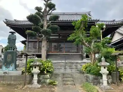 長竜寺の{uncategorized: "未分類", other: "その他", undefined: "問題あり", building: "その他建物", grave: "お墓", sacred_gate: "鳥居", guardian: "狛犬", statue: "像", buddha: "仏像", history: "歴史", nature: "自然", garden: "庭園", animal: "動物", pagoda: "塔", temizu: "手水舎", mountain_gate: "山門・神門", sanctuary: "本殿・本堂", subordinate: "末社・摂社", art: "芸術", scenery: "景色", jizo: "地蔵", ema: "絵馬", goshuin: "御朱印", omikuji: "おみくじ", items: "授与品その他", amulet: "お守り", goshuincho: "御朱印帳", eats: "食事", festival: "お祭り", votive_dance: "神楽", shichigosan: "七五三参", wedding: "結婚式", experience: "体験その他", initially: "初詣", around: "周辺", anti_infection: "感染症対策"}