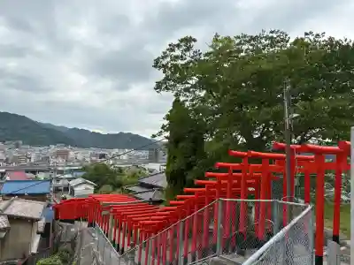 大嶋稲荷神社(大島神社)の{uncategorized: "未分類", other: "その他", undefined: "問題あり", building: "その他建物", grave: "お墓", sacred_gate: "鳥居", guardian: "狛犬", statue: "像", buddha: "仏像", history: "歴史", nature: "自然", garden: "庭園", animal: "動物", pagoda: "塔", temizu: "手水舎", mountain_gate: "山門・神門", sanctuary: "本殿・本堂", subordinate: "末社・摂社", art: "芸術", scenery: "景色", jizo: "地蔵", ema: "絵馬", goshuin: "御朱印", omikuji: "おみくじ", items: "授与品その他", amulet: "お守り", goshuincho: "御朱印帳", eats: "食事", festival: "お祭り", votive_dance: "神楽", shichigosan: "七五三参", wedding: "結婚式", experience: "体験その他", initially: "初詣", around: "周辺", anti_infection: "感染症対策"}