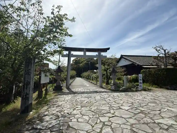 松阪神社の{uncategorized: "未分類", other: "その他", undefined: "問題あり", building: "その他建物", grave: "お墓", sacred_gate: "鳥居", guardian: "狛犬", statue: "像", buddha: "仏像", history: "歴史", nature: "自然", garden: "庭園", animal: "動物", pagoda: "塔", temizu: "手水舎", mountain_gate: "山門・神門", sanctuary: "本殿・本堂", subordinate: "末社・摂社", art: "芸術", scenery: "景色", jizo: "地蔵", ema: "絵馬", goshuin: "御朱印", omikuji: "おみくじ", items: "授与品その他", amulet: "お守り", goshuincho: "御朱印帳", eats: "食事", festival: "お祭り", votive_dance: "神楽", shichigosan: "七五三参", wedding: "結婚式", experience: "体験その他", initially: "初詣", around: "周辺", anti_infection: "感染症対策"}