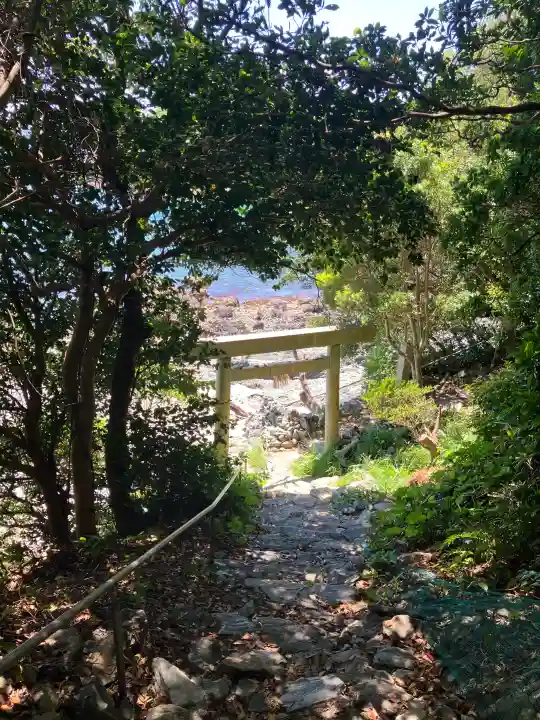 伊射波神社の{uncategorized: "未分類", other: "その他", undefined: "問題あり", building: "その他建物", grave: "お墓", sacred_gate: "鳥居", guardian: "狛犬", statue: "像", buddha: "仏像", history: "歴史", nature: "自然", garden: "庭園", animal: "動物", pagoda: "塔", temizu: "手水舎", mountain_gate: "山門・神門", sanctuary: "本殿・本堂", subordinate: "末社・摂社", art: "芸術", scenery: "景色", jizo: "地蔵", ema: "絵馬", goshuin: "御朱印", omikuji: "おみくじ", items: "授与品その他", amulet: "お守り", goshuincho: "御朱印帳", eats: "食事", festival: "お祭り", votive_dance: "神楽", shichigosan: "七五三参", wedding: "結婚式", experience: "体験その他", initially: "初詣", around: "周辺", anti_infection: "感染症対策"}
