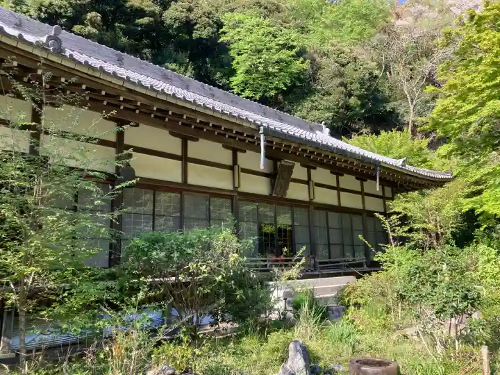 黄梅院(円覚寺塔頭)の{uncategorized: "未分類", other: "その他", undefined: "問題あり", building: "その他建物", grave: "お墓", sacred_gate: "鳥居", guardian: "狛犬", statue: "像", buddha: "仏像", history: "歴史", nature: "自然", garden: "庭園", animal: "動物", pagoda: "塔", temizu: "手水舎", mountain_gate: "山門・神門", sanctuary: "本殿・本堂", subordinate: "末社・摂社", art: "芸術", scenery: "景色", jizo: "地蔵", ema: "絵馬", goshuin: "御朱印", omikuji: "おみくじ", items: "授与品その他", amulet: "お守り", goshuincho: "御朱印帳", eats: "食事", festival: "お祭り", votive_dance: "神楽", shichigosan: "七五三参", wedding: "結婚式", experience: "体験その他", initially: "初詣", around: "周辺", anti_infection: "感染症対策"}