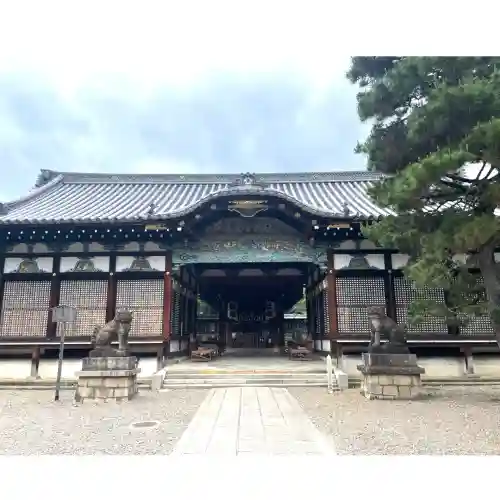 御香宮神社の{uncategorized: "未分類", other: "その他", undefined: "問題あり", building: "その他建物", grave: "お墓", sacred_gate: "鳥居", guardian: "狛犬", statue: "像", buddha: "仏像", history: "歴史", nature: "自然", garden: "庭園", animal: "動物", pagoda: "塔", temizu: "手水舎", mountain_gate: "山門・神門", sanctuary: "本殿・本堂", subordinate: "末社・摂社", art: "芸術", scenery: "景色", jizo: "地蔵", ema: "絵馬", goshuin: "御朱印", omikuji: "おみくじ", items: "授与品その他", amulet: "お守り", goshuincho: "御朱印帳", eats: "食事", festival: "お祭り", votive_dance: "神楽", shichigosan: "七五三参", wedding: "結婚式", experience: "体験その他", initially: "初詣", around: "周辺", anti_infection: "感染症対策"}