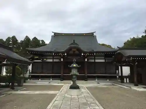 薬王院の本殿・本堂