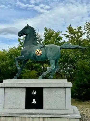 中富良野神社の像