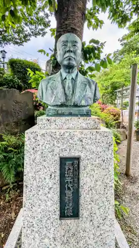 鎮守氷川神社の像