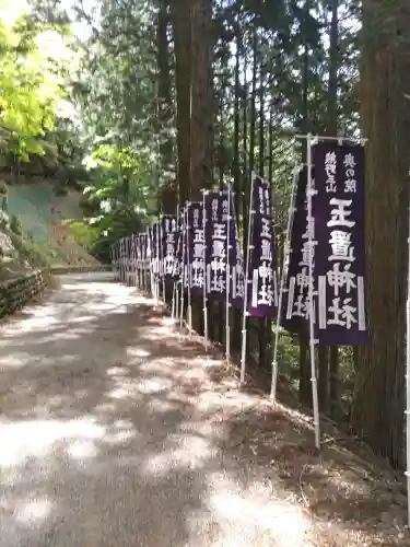 玉置神社の{uncategorized: "未分類", other: "その他", undefined: "問題あり", building: "その他建物", grave: "お墓", sacred_gate: "鳥居", guardian: "狛犬", statue: "像", buddha: "仏像", history: "歴史", nature: "自然", garden: "庭園", animal: "動物", pagoda: "塔", temizu: "手水舎", mountain_gate: "山門・神門", sanctuary: "本殿・本堂", subordinate: "末社・摂社", art: "芸術", scenery: "景色", jizo: "地蔵", ema: "絵馬", goshuin: "御朱印", omikuji: "おみくじ", items: "授与品その他", amulet: "お守り", goshuincho: "御朱印帳", eats: "食事", festival: "お祭り", votive_dance: "神楽", shichigosan: "七五三参", wedding: "結婚式", experience: "体験その他", initially: "初詣", around: "周辺", anti_infection: "感染症対策"}