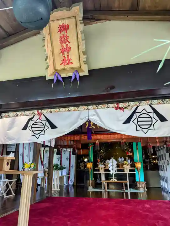 横浜御嶽神社の本殿・本堂