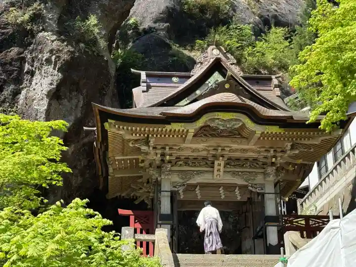 榛名神社の{uncategorized: "未分類", other: "その他", undefined: "問題あり", building: "その他建物", grave: "お墓", sacred_gate: "鳥居", guardian: "狛犬", statue: "像", buddha: "仏像", history: "歴史", nature: "自然", garden: "庭園", animal: "動物", pagoda: "塔", temizu: "手水舎", mountain_gate: "山門・神門", sanctuary: "本殿・本堂", subordinate: "末社・摂社", art: "芸術", scenery: "景色", jizo: "地蔵", ema: "絵馬", goshuin: "御朱印", omikuji: "おみくじ", items: "授与品その他", amulet: "お守り", goshuincho: "御朱印帳", eats: "食事", festival: "お祭り", votive_dance: "神楽", shichigosan: "七五三参", wedding: "結婚式", experience: "体験その他", initially: "初詣", around: "周辺", anti_infection: "感染症対策"}
