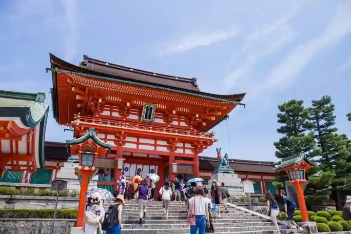伏見稲荷大社の山門・神門