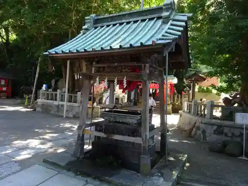 海南神社の手水舎