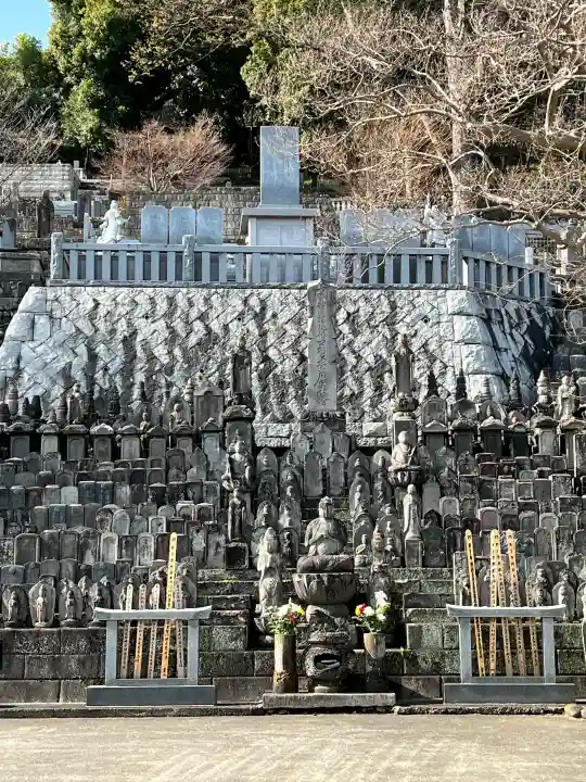 法玄寺の{uncategorized: "未分類", other: "その他", undefined: "問題あり", building: "その他建物", grave: "お墓", sacred_gate: "鳥居", guardian: "狛犬", statue: "像", buddha: "仏像", history: "歴史", nature: "自然", garden: "庭園", animal: "動物", pagoda: "塔", temizu: "手水舎", mountain_gate: "山門・神門", sanctuary: "本殿・本堂", subordinate: "末社・摂社", art: "芸術", scenery: "景色", jizo: "地蔵", ema: "絵馬", goshuin: "御朱印", omikuji: "おみくじ", items: "授与品その他", amulet: "お守り", goshuincho: "御朱印帳", eats: "食事", festival: "お祭り", votive_dance: "神楽", shichigosan: "七五三参", wedding: "結婚式", experience: "体験その他", initially: "初詣", around: "周辺", anti_infection: "感染症対策"}
