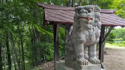 下居辺神社の狛犬