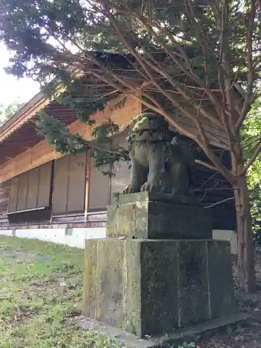 権現山内浦神社の狛犬