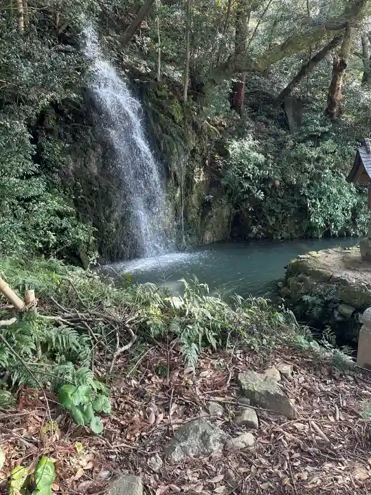 出雲大社の{uncategorized: "未分類", other: "その他", undefined: "問題あり", building: "その他建物", grave: "お墓", sacred_gate: "鳥居", guardian: "狛犬", statue: "像", buddha: "仏像", history: "歴史", nature: "自然", garden: "庭園", animal: "動物", pagoda: "塔", temizu: "手水舎", mountain_gate: "山門・神門", sanctuary: "本殿・本堂", subordinate: "末社・摂社", art: "芸術", scenery: "景色", jizo: "地蔵", ema: "絵馬", goshuin: "御朱印", omikuji: "おみくじ", items: "授与品その他", amulet: "お守り", goshuincho: "御朱印帳", eats: "食事", festival: "お祭り", votive_dance: "神楽", shichigosan: "七五三参", wedding: "結婚式", experience: "体験その他", initially: "初詣", around: "周辺", anti_infection: "感染症対策"}