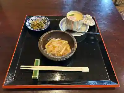 諏訪神社の{uncategorized: "未分類", other: "その他", undefined: "問題あり", building: "その他建物", grave: "お墓", sacred_gate: "鳥居", guardian: "狛犬", statue: "像", buddha: "仏像", history: "歴史", nature: "自然", garden: "庭園", animal: "動物", pagoda: "塔", temizu: "手水舎", mountain_gate: "山門・神門", sanctuary: "本殿・本堂", subordinate: "末社・摂社", art: "芸術", scenery: "景色", jizo: "地蔵", ema: "絵馬", goshuin: "御朱印", omikuji: "おみくじ", items: "授与品その他", amulet: "お守り", goshuincho: "御朱印帳", eats: "食事", festival: "お祭り", votive_dance: "神楽", shichigosan: "七五三参", wedding: "結婚式", experience: "体験その他", initially: "初詣", around: "周辺", anti_infection: "感染症対策"}