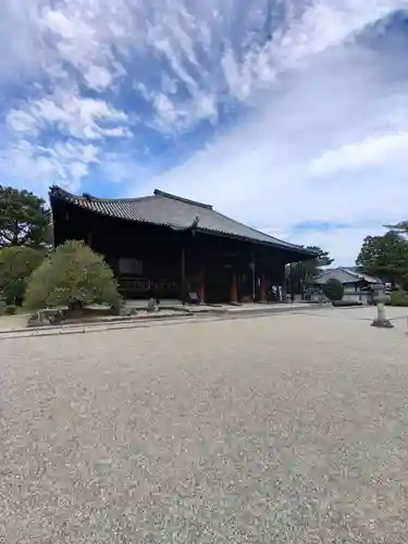 西大寺の本殿・本堂