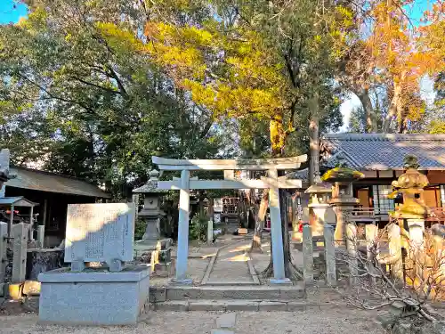 宇流冨志禰神社の鳥居