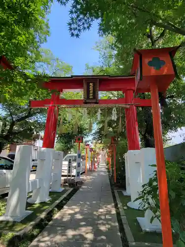 塚越稲荷神社の鳥居