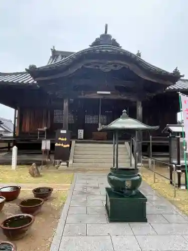 餘慶寺の{uncategorized: "未分類", other: "その他", undefined: "問題あり", building: "その他建物", grave: "お墓", sacred_gate: "鳥居", guardian: "狛犬", statue: "像", buddha: "仏像", history: "歴史", nature: "自然", garden: "庭園", animal: "動物", pagoda: "塔", temizu: "手水舎", mountain_gate: "山門・神門", sanctuary: "本殿・本堂", subordinate: "末社・摂社", art: "芸術", scenery: "景色", jizo: "地蔵", ema: "絵馬", goshuin: "御朱印", omikuji: "おみくじ", items: "授与品その他", amulet: "お守り", goshuincho: "御朱印帳", eats: "食事", festival: "お祭り", votive_dance: "神楽", shichigosan: "七五三参", wedding: "結婚式", experience: "体験その他", initially: "初詣", around: "周辺", anti_infection: "感染症対策"}