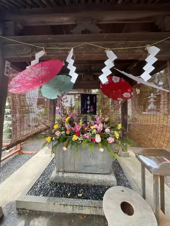國魂神社の{uncategorized: "未分類", other: "その他", undefined: "問題あり", building: "その他建物", grave: "お墓", sacred_gate: "鳥居", guardian: "狛犬", statue: "像", buddha: "仏像", history: "歴史", nature: "自然", garden: "庭園", animal: "動物", pagoda: "塔", temizu: "手水舎", mountain_gate: "山門・神門", sanctuary: "本殿・本堂", subordinate: "末社・摂社", art: "芸術", scenery: "景色", jizo: "地蔵", ema: "絵馬", goshuin: "御朱印", omikuji: "おみくじ", items: "授与品その他", amulet: "お守り", goshuincho: "御朱印帳", eats: "食事", festival: "お祭り", votive_dance: "神楽", shichigosan: "七五三参", wedding: "結婚式", experience: "体験その他", initially: "初詣", around: "周辺", anti_infection: "感染症対策"}