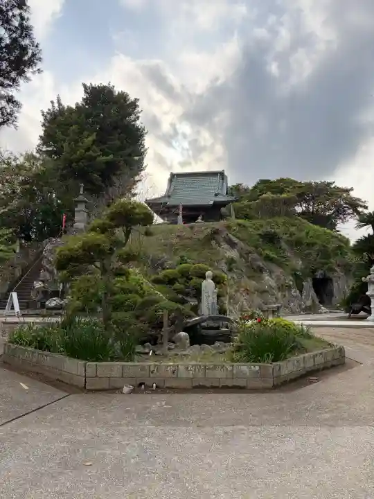 住吉寺の{uncategorized: "未分類", other: "その他", undefined: "問題あり", building: "その他建物", grave: "お墓", sacred_gate: "鳥居", guardian: "狛犬", statue: "像", buddha: "仏像", history: "歴史", nature: "自然", garden: "庭園", animal: "動物", pagoda: "塔", temizu: "手水舎", mountain_gate: "山門・神門", sanctuary: "本殿・本堂", subordinate: "末社・摂社", art: "芸術", scenery: "景色", jizo: "地蔵", ema: "絵馬", goshuin: "御朱印", omikuji: "おみくじ", items: "授与品その他", amulet: "お守り", goshuincho: "御朱印帳", eats: "食事", festival: "お祭り", votive_dance: "神楽", shichigosan: "七五三参", wedding: "結婚式", experience: "体験その他", initially: "初詣", around: "周辺", anti_infection: "感染症対策"}
