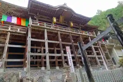 狸谷山不動院の本殿・本堂