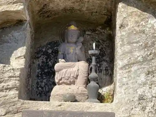 龍隠庵の{uncategorized: "未分類", other: "その他", undefined: "問題あり", building: "その他建物", grave: "お墓", sacred_gate: "鳥居", guardian: "狛犬", statue: "像", buddha: "仏像", history: "歴史", nature: "自然", garden: "庭園", animal: "動物", pagoda: "塔", temizu: "手水舎", mountain_gate: "山門・神門", sanctuary: "本殿・本堂", subordinate: "末社・摂社", art: "芸術", scenery: "景色", jizo: "地蔵", ema: "絵馬", goshuin: "御朱印", omikuji: "おみくじ", items: "授与品その他", amulet: "お守り", goshuincho: "御朱印帳", eats: "食事", festival: "お祭り", votive_dance: "神楽", shichigosan: "七五三参", wedding: "結婚式", experience: "体験その他", initially: "初詣", around: "周辺", anti_infection: "感染症対策"}