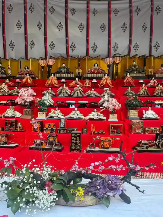 座間神社の{uncategorized: "未分類", other: "その他", undefined: "問題あり", building: "その他建物", grave: "お墓", sacred_gate: "鳥居", guardian: "狛犬", statue: "像", buddha: "仏像", history: "歴史", nature: "自然", garden: "庭園", animal: "動物", pagoda: "塔", temizu: "手水舎", mountain_gate: "山門・神門", sanctuary: "本殿・本堂", subordinate: "末社・摂社", art: "芸術", scenery: "景色", jizo: "地蔵", ema: "絵馬", goshuin: "御朱印", omikuji: "おみくじ", items: "授与品その他", amulet: "お守り", goshuincho: "御朱印帳", eats: "食事", festival: "お祭り", votive_dance: "神楽", shichigosan: "七五三参", wedding: "結婚式", experience: "体験その他", initially: "初詣", around: "周辺", anti_infection: "感染症対策"}