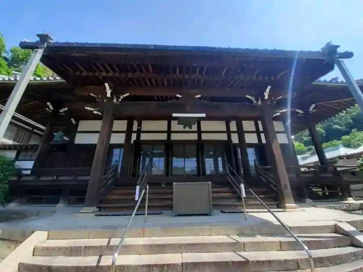 光徳寺の{uncategorized: "未分類", other: "その他", undefined: "問題あり", building: "その他建物", grave: "お墓", sacred_gate: "鳥居", guardian: "狛犬", statue: "像", buddha: "仏像", history: "歴史", nature: "自然", garden: "庭園", animal: "動物", pagoda: "塔", temizu: "手水舎", mountain_gate: "山門・神門", sanctuary: "本殿・本堂", subordinate: "末社・摂社", art: "芸術", scenery: "景色", jizo: "地蔵", ema: "絵馬", goshuin: "御朱印", omikuji: "おみくじ", items: "授与品その他", amulet: "お守り", goshuincho: "御朱印帳", eats: "食事", festival: "お祭り", votive_dance: "神楽", shichigosan: "七五三参", wedding: "結婚式", experience: "体験その他", initially: "初詣", around: "周辺", anti_infection: "感染症対策"}