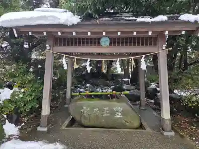 多久比禮志神社の{uncategorized: "未分類", other: "その他", undefined: "問題あり", building: "その他建物", grave: "お墓", sacred_gate: "鳥居", guardian: "狛犬", statue: "像", buddha: "仏像", history: "歴史", nature: "自然", garden: "庭園", animal: "動物", pagoda: "塔", temizu: "手水舎", mountain_gate: "山門・神門", sanctuary: "本殿・本堂", subordinate: "末社・摂社", art: "芸術", scenery: "景色", jizo: "地蔵", ema: "絵馬", goshuin: "御朱印", omikuji: "おみくじ", items: "授与品その他", amulet: "お守り", goshuincho: "御朱印帳", eats: "食事", festival: "お祭り", votive_dance: "神楽", shichigosan: "七五三参", wedding: "結婚式", experience: "体験その他", initially: "初詣", around: "周辺", anti_infection: "感染症対策"}