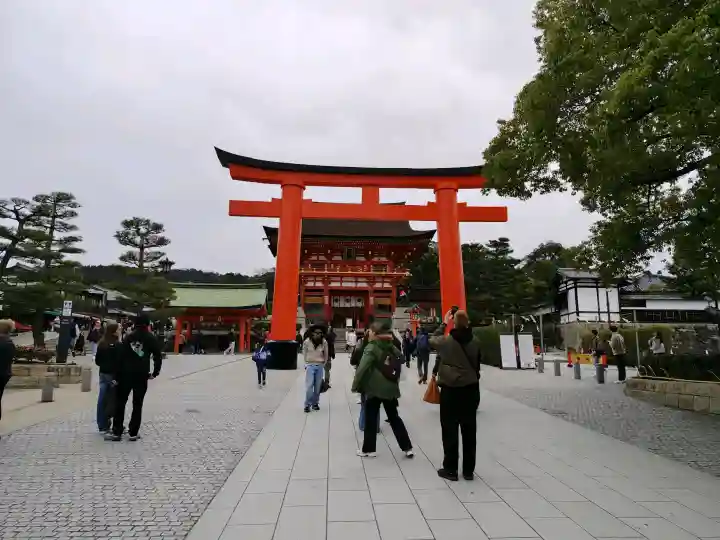伏見稲荷大社の{uncategorized: "未分類", other: "その他", undefined: "問題あり", building: "その他建物", grave: "お墓", sacred_gate: "鳥居", guardian: "狛犬", statue: "像", buddha: "仏像", history: "歴史", nature: "自然", garden: "庭園", animal: "動物", pagoda: "塔", temizu: "手水舎", mountain_gate: "山門・神門", sanctuary: "本殿・本堂", subordinate: "末社・摂社", art: "芸術", scenery: "景色", jizo: "地蔵", ema: "絵馬", goshuin: "御朱印", omikuji: "おみくじ", items: "授与品その他", amulet: "お守り", goshuincho: "御朱印帳", eats: "食事", festival: "お祭り", votive_dance: "神楽", shichigosan: "七五三参", wedding: "結婚式", experience: "体験その他", initially: "初詣", around: "周辺", anti_infection: "感染症対策"}