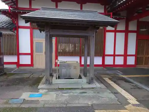 彌彦神社の手水舎