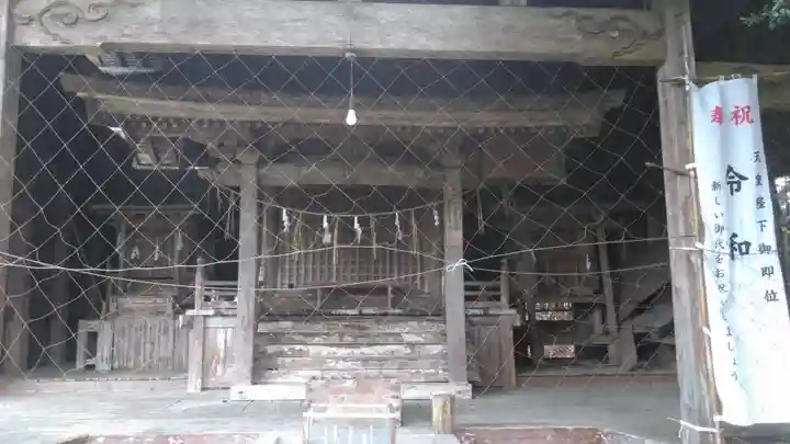 毛蕨神社の本殿・本堂