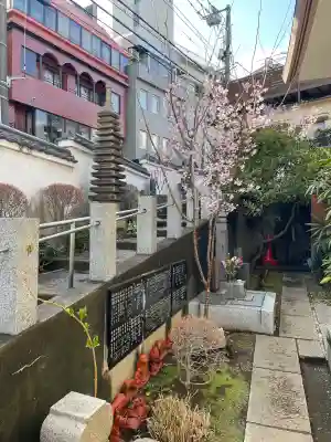 聖輪寺の{uncategorized: "未分類", other: "その他", undefined: "問題あり", building: "その他建物", grave: "お墓", sacred_gate: "鳥居", guardian: "狛犬", statue: "像", buddha: "仏像", history: "歴史", nature: "自然", garden: "庭園", animal: "動物", pagoda: "塔", temizu: "手水舎", mountain_gate: "山門・神門", sanctuary: "本殿・本堂", subordinate: "末社・摂社", art: "芸術", scenery: "景色", jizo: "地蔵", ema: "絵馬", goshuin: "御朱印", omikuji: "おみくじ", items: "授与品その他", amulet: "お守り", goshuincho: "御朱印帳", eats: "食事", festival: "お祭り", votive_dance: "神楽", shichigosan: "七五三参", wedding: "結婚式", experience: "体験その他", initially: "初詣", around: "周辺", anti_infection: "感染症対策"}