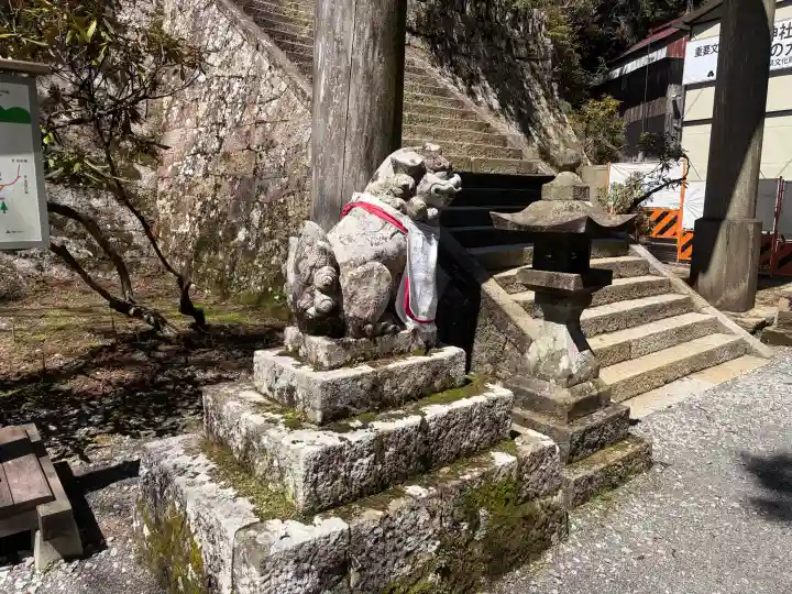 玉置神社の{uncategorized: "未分類", other: "その他", undefined: "問題あり", building: "その他建物", grave: "お墓", sacred_gate: "鳥居", guardian: "狛犬", statue: "像", buddha: "仏像", history: "歴史", nature: "自然", garden: "庭園", animal: "動物", pagoda: "塔", temizu: "手水舎", mountain_gate: "山門・神門", sanctuary: "本殿・本堂", subordinate: "末社・摂社", art: "芸術", scenery: "景色", jizo: "地蔵", ema: "絵馬", goshuin: "御朱印", omikuji: "おみくじ", items: "授与品その他", amulet: "お守り", goshuincho: "御朱印帳", eats: "食事", festival: "お祭り", votive_dance: "神楽", shichigosan: "七五三参", wedding: "結婚式", experience: "体験その他", initially: "初詣", around: "周辺", anti_infection: "感染症対策"}